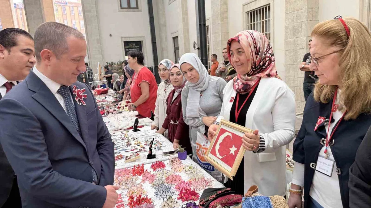 Tarsus'ta Cumhuriyet temalı tasarım yarışmasına 50 kaneviçe ve oya üreticisi katıldı