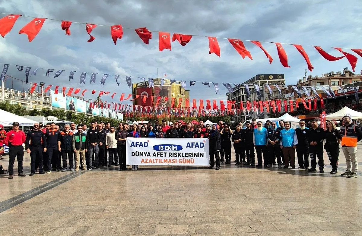 Aydın'da AFAD etkinliğinde vatandaşlara afet hazırlığı uygulamalı anlatıldı