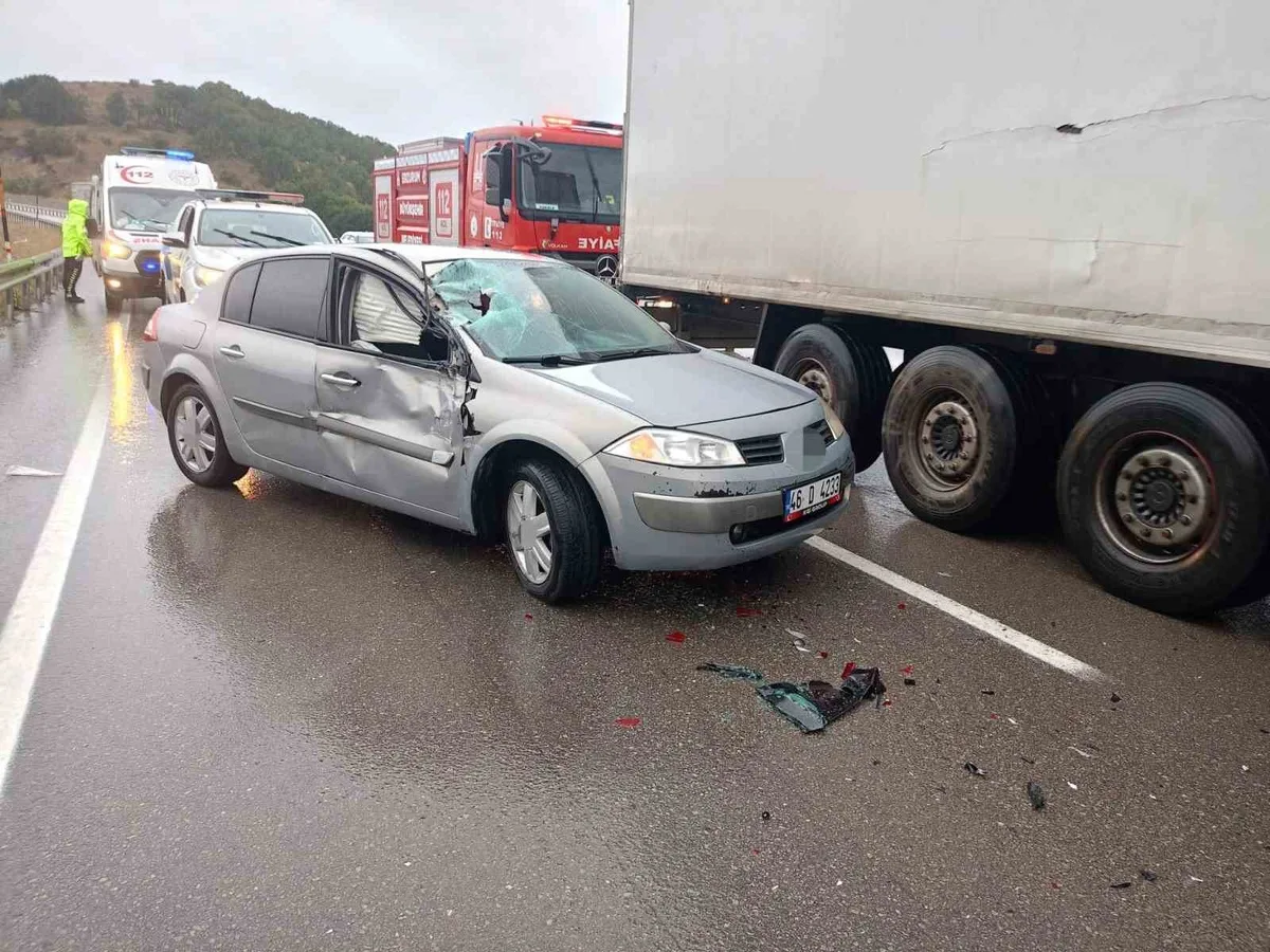 Erzurum Aşkale'de tır, kamyon ve 2 otomobilin karıştığı kazada can kaybı yaşanmadı