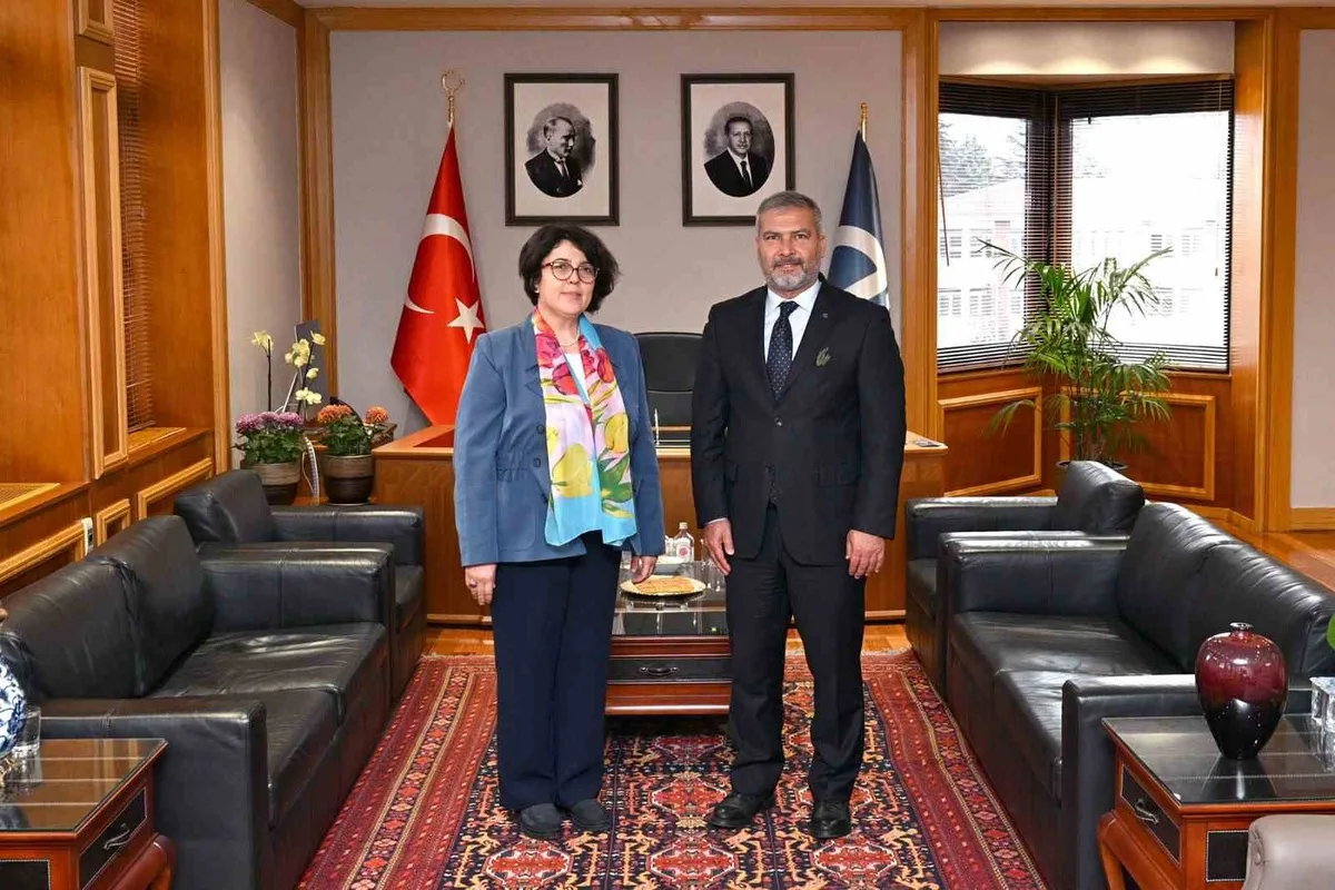 ESOGÜ Rektörü Gümüşsoy, Anadolu Üniversitesi Rektörü Adıgüzel'e iadeiziyaret yaptı.