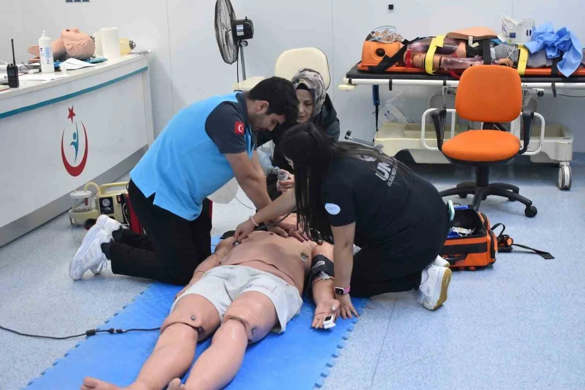 Elazığ'da UMKE personeline 4 gün süren ileri yaşam desteği eğitimi verildi