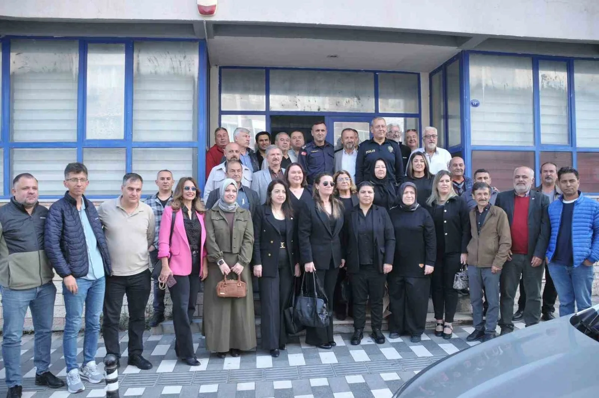 Aliağa'da emniyet, jandarma ve muhtarlar güvenlik için kahvaltıda buluştu