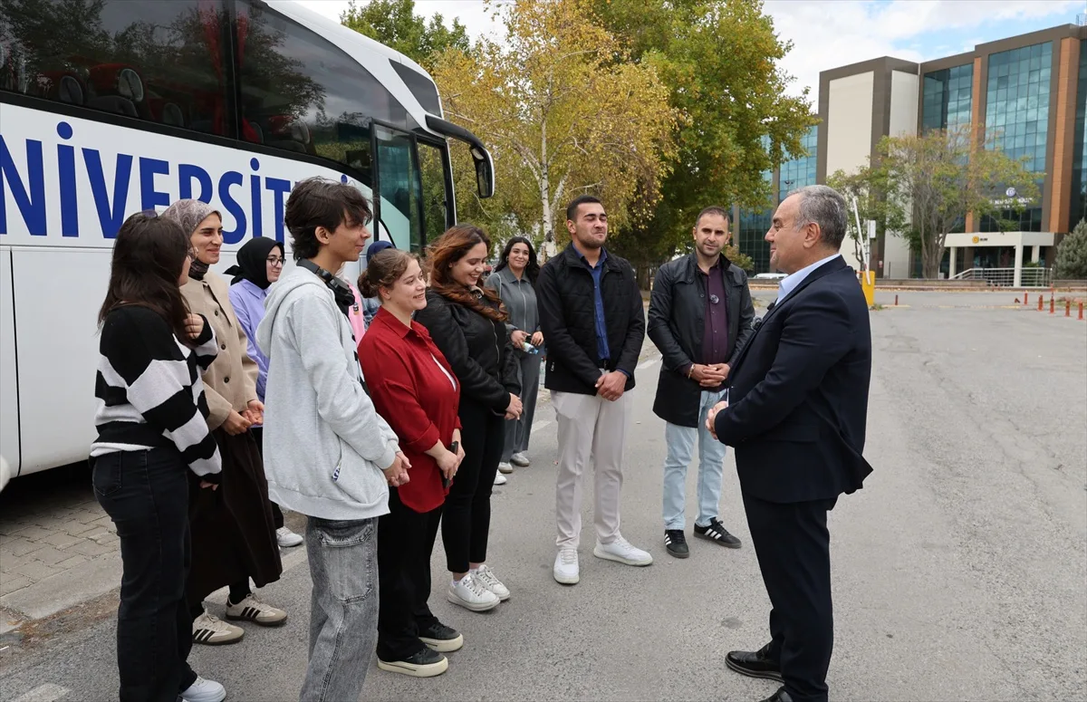 ERÜ yeni öğrencileri Kayseri Kültür Yolu Turu'nda şehirle tanıştırdı