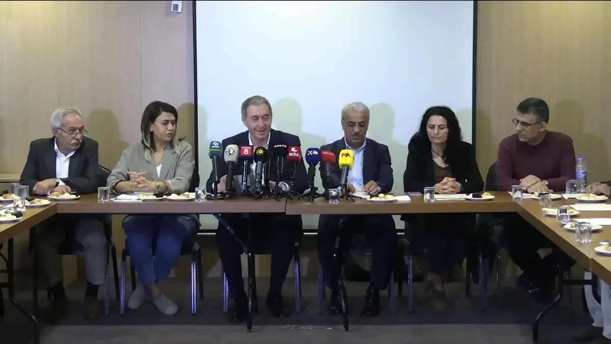 Bakırhan süreçte yavaşlama olduğunu belirtip iktidara somut adım çağrısı yaptı