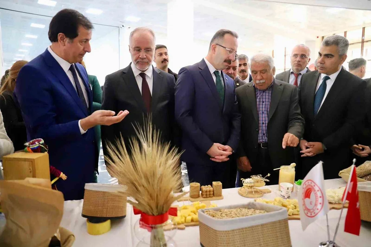 Ardahan panelinde Vali Yamlı, gıdanın yüzde 25-40'ının kayba uğradığını söyledi