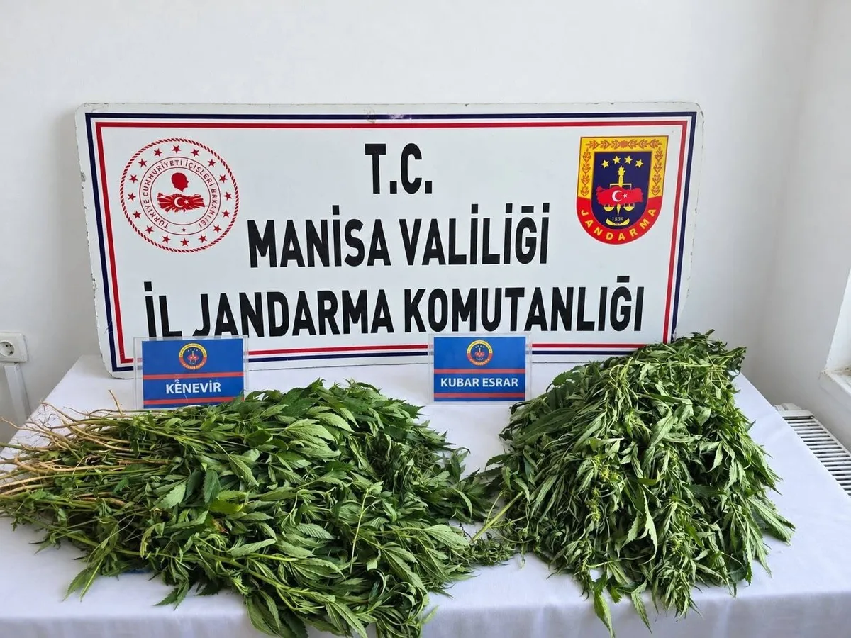 Manisa'da 4 ilçede uyuşturucu operasyonunda 3 şüpheli tutuklandı