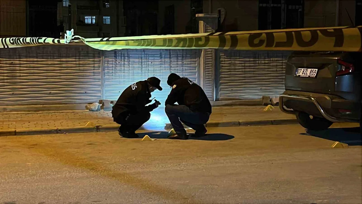 Konya Selçuklu'da koca, sokakta boşanma aşamasındaki eşini tabancayla yaraladı