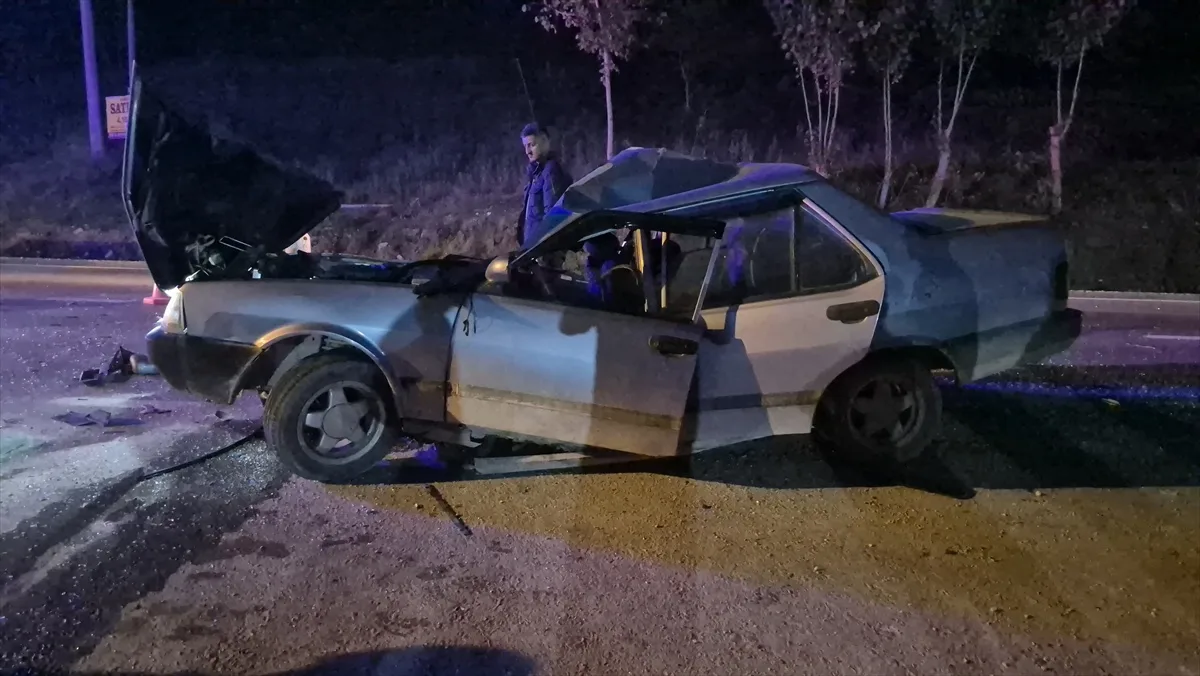 Düzce Yığılca'da traktörle çarpışan otomobilde 5 kişi yaralandı
