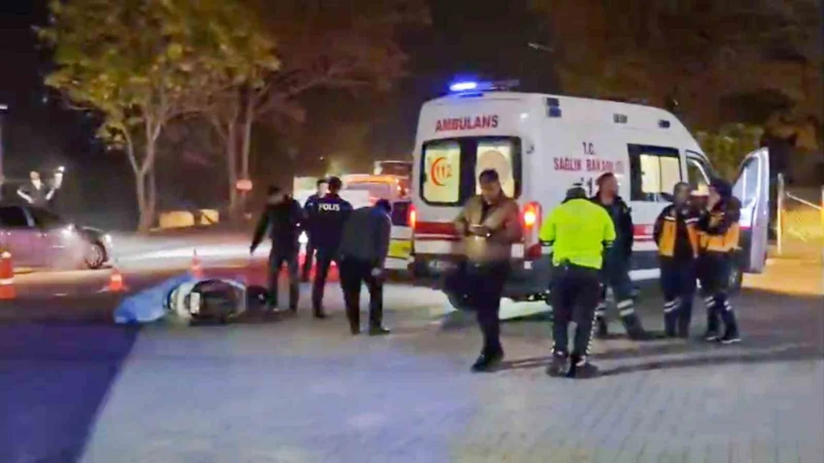 Manisa Turgutlu'da kavşakta tırla çarpışan motosikletin sürücüsü hayatını kaybetti