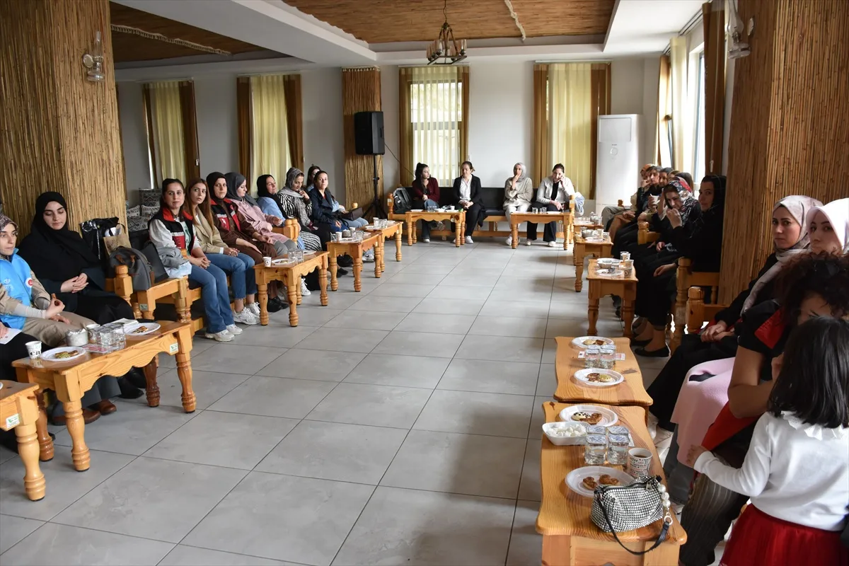Şırnak'ta kadına yönelik şiddetle mücadele hizmetleri stantlarda tanıtıldı