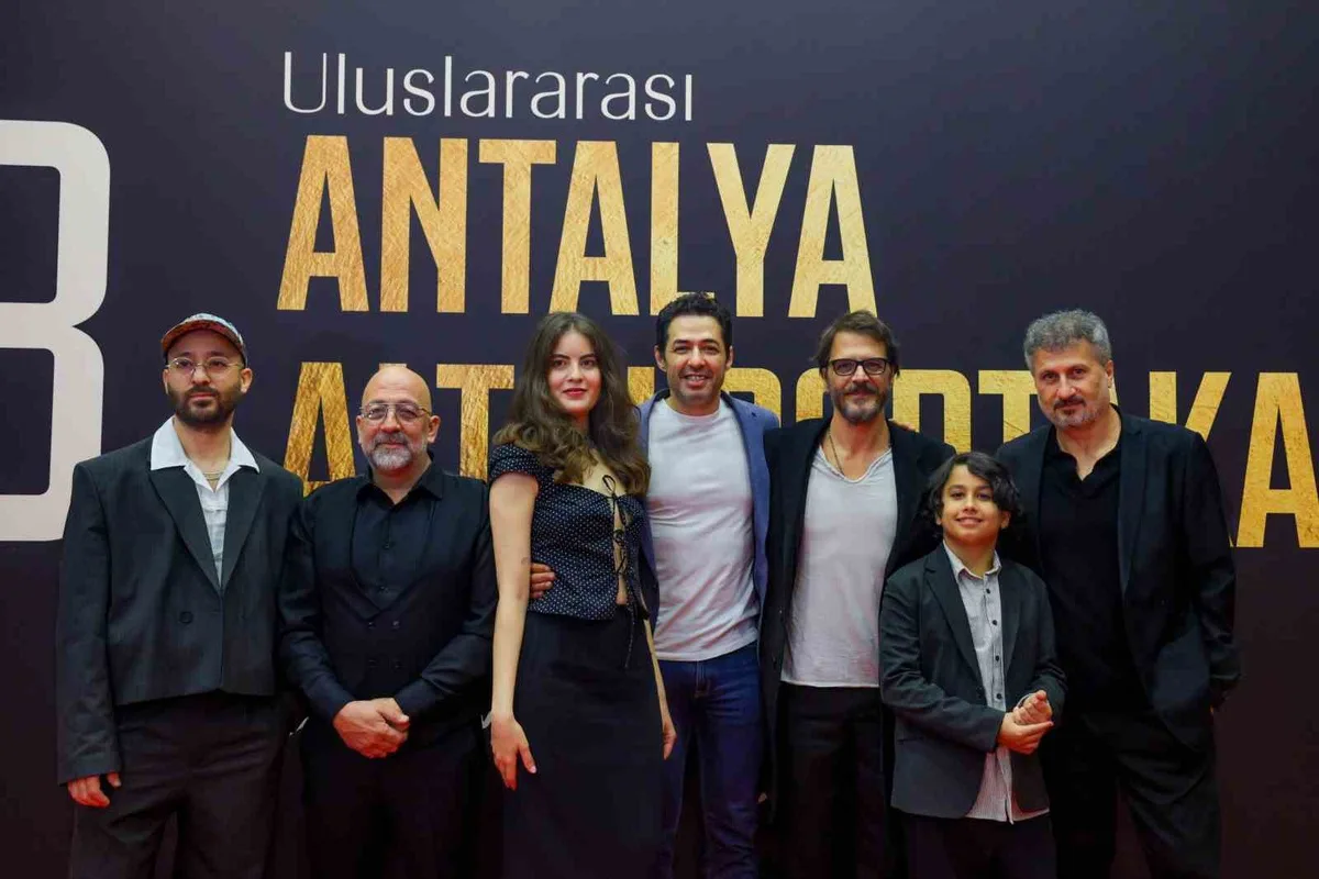 63. Altın Portakal Film Festivali'nde uzun metraj yarışmaları sürüyor