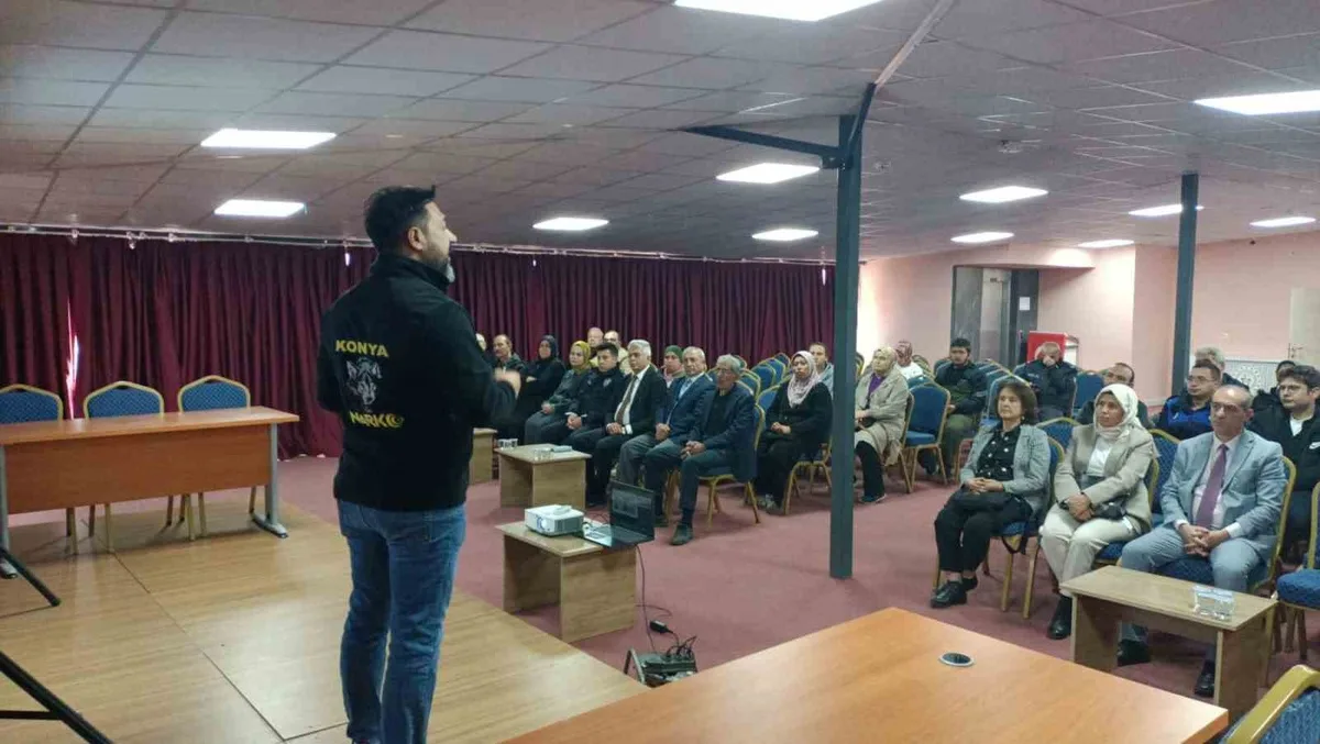 Konya Hüyük'te annelere 'En İyi Narkotik Polisi Anne' eğitimi verildi