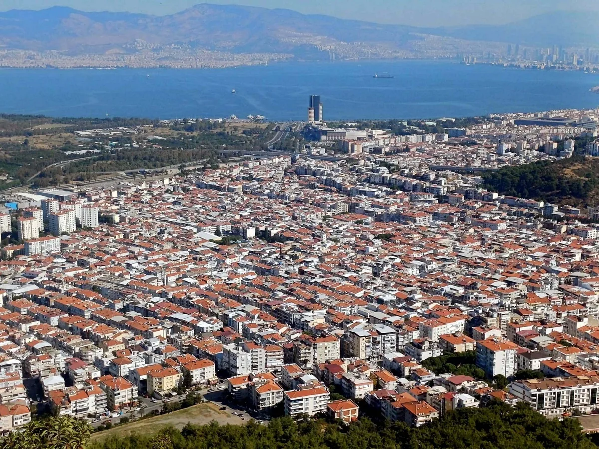 Prof. Dr. Kılıç, İzmir'de acil kentsel dönüşüm çağrısı yaptı
