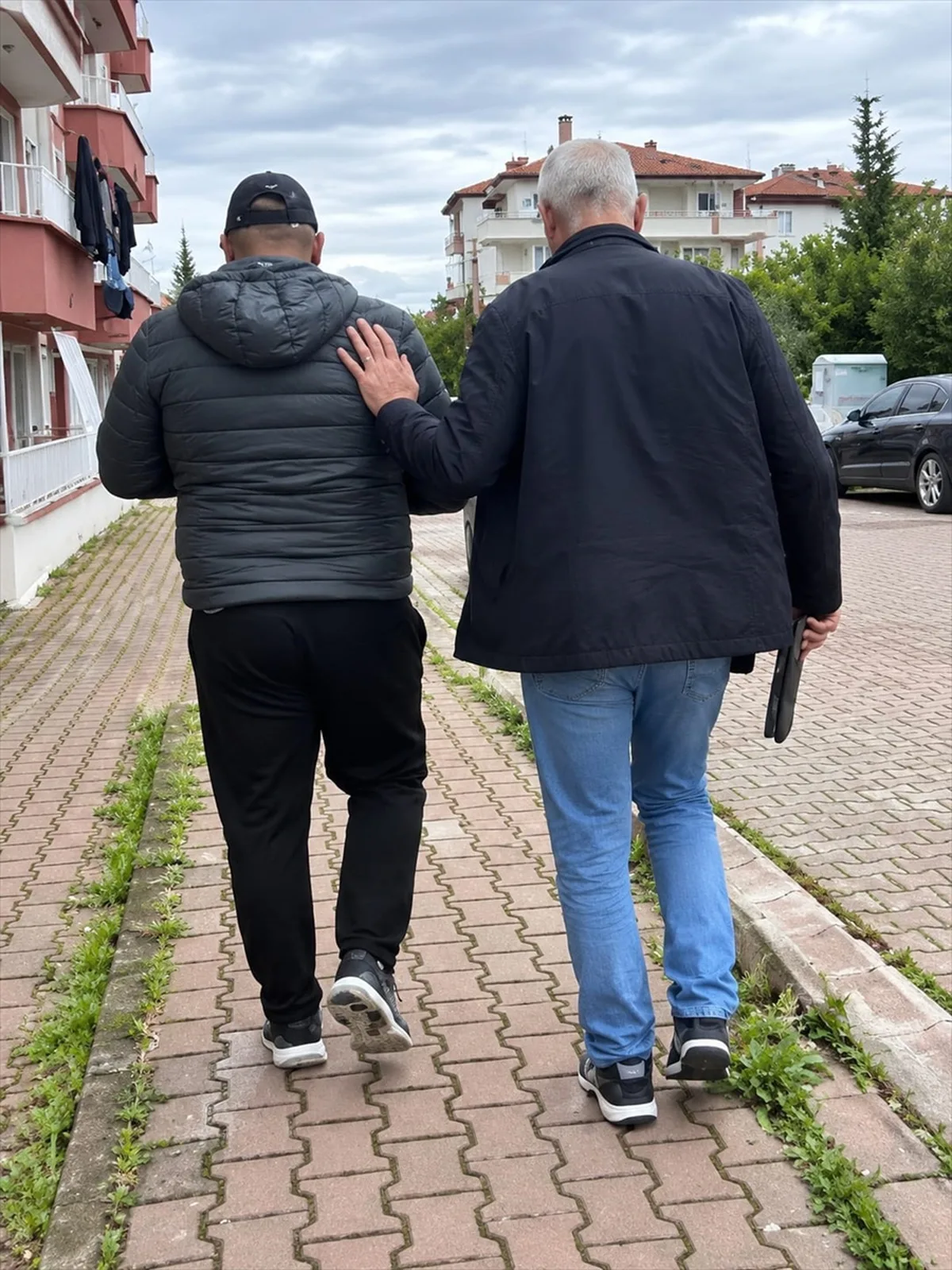 Kırıkkale'de jandarma, kesinleşmiş hapis cezası olan 2 firari hükümlüyü yakaladı