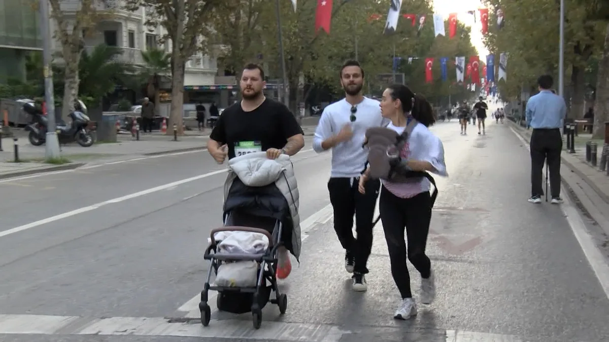 Kadıköy'deki 10K Cumhuriyet Koşusu'na 3 bin 500 sporcu katıldı