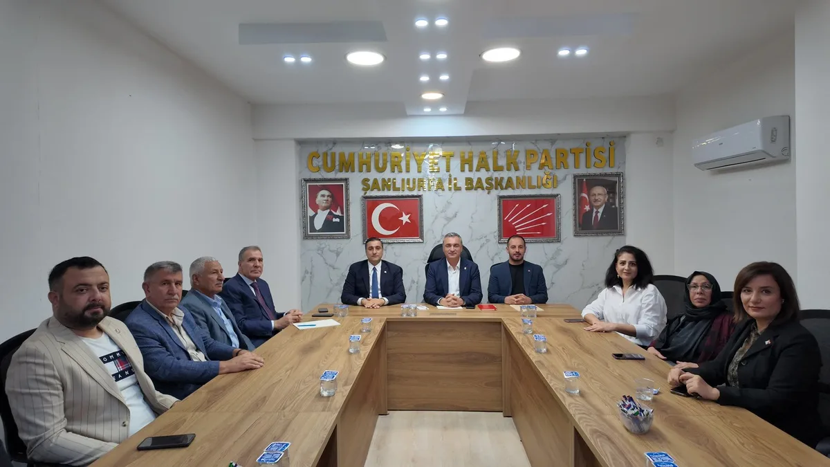 CHP Sözcüsü Sarı, Şanlıurfa İl Başkanlığında örgütle bir araya geldi