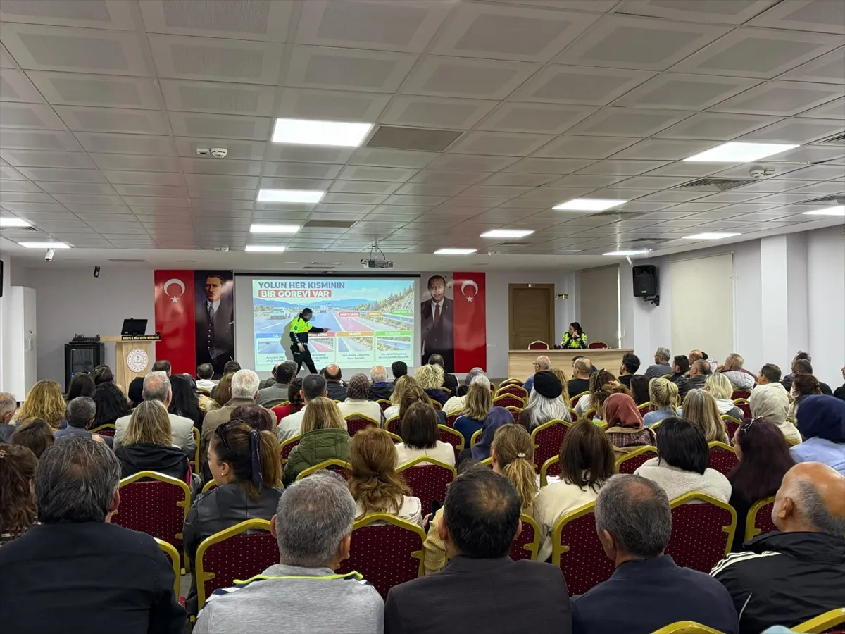 Amasya'da 17 gün süren eğitimlerle 594 öğretmene trafik güvenliği anlatıldı