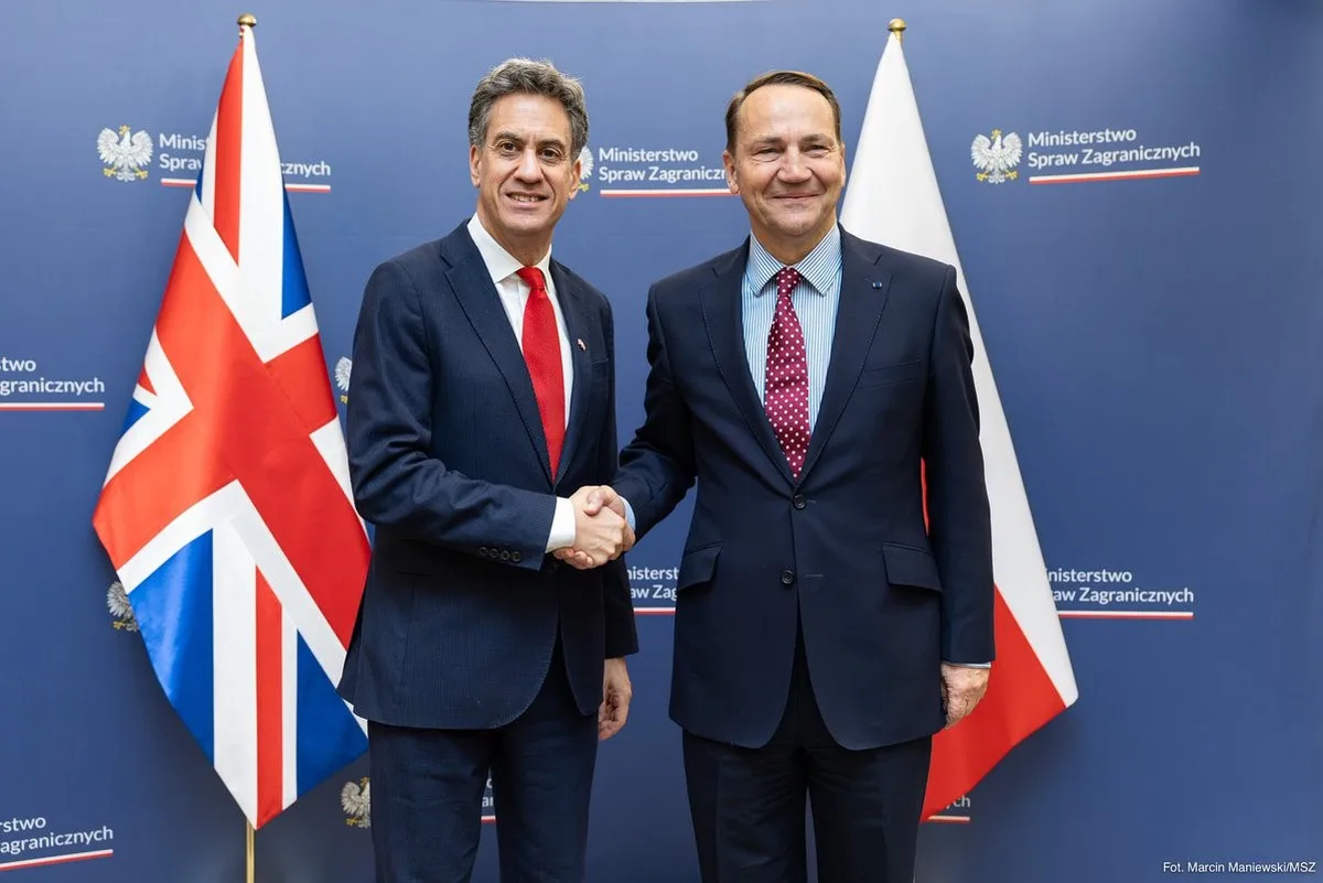 Polonya Dışişleri Bakanı Sikorski, Ukrayna'ya kesintisiz destek sözü verdi
