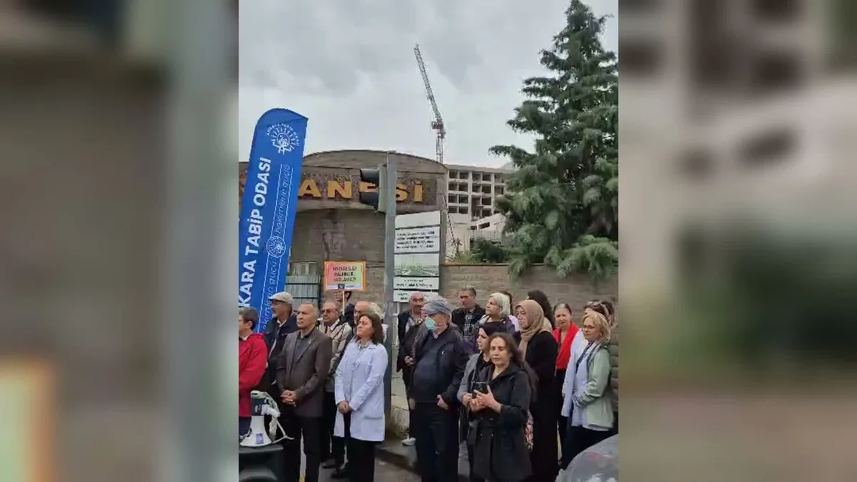 Ankara Onkoloji'nin Yıldırım Beyazıt'a devri hastane önünde protesto edildi