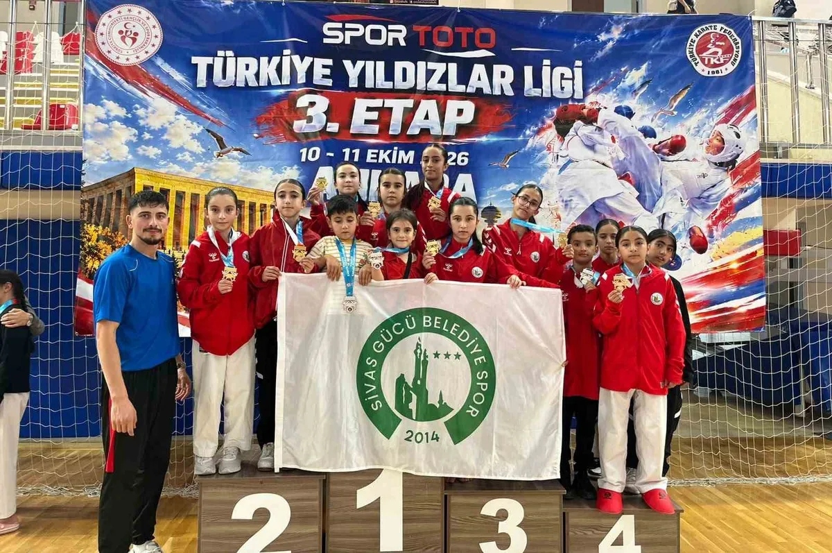 Ankara'da Sivaslı karateciler Yıldızlar Karate Ligi 3. Etapta 17 madalya kazandı
