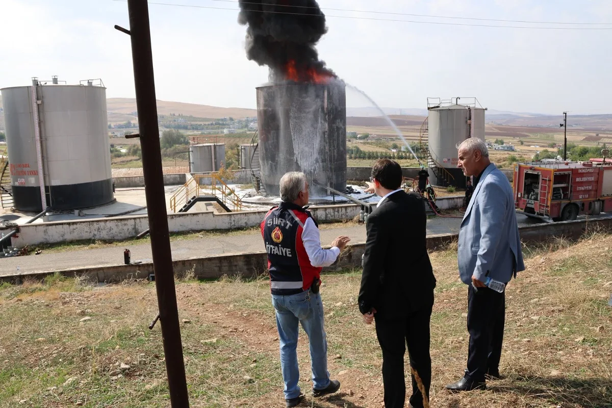 Siirt Kurtalan'da TPAO Mağrip kampındaki yangın söndürüldü, 2 kişi dumandan etkilendi