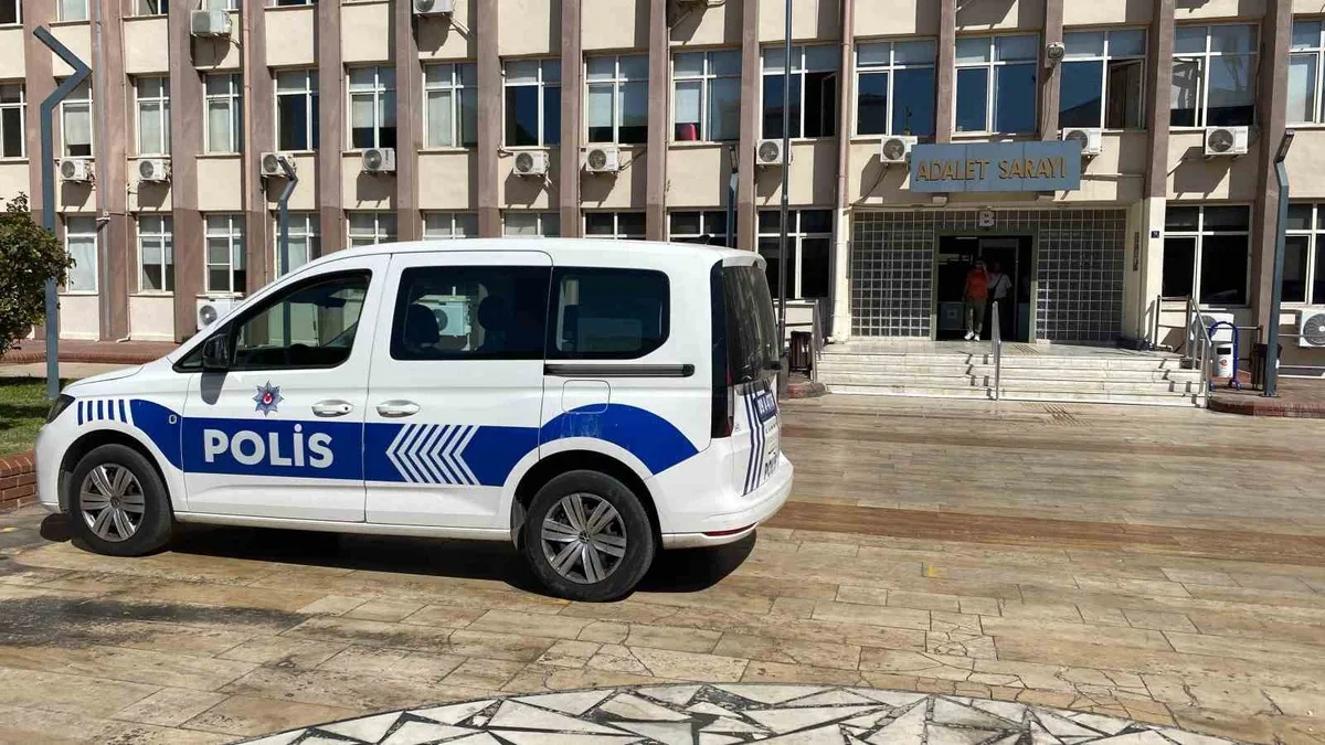 Aydın Efeler'de 1 yıldır aranan FETÖ hükümlüsü apartman boşluğunda yakalandı