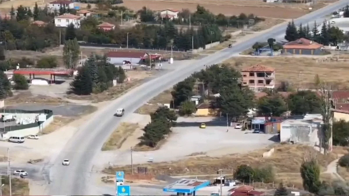 Kırıkkale'de kırmızı ışık ihlali yapan minibüs sürücüsüne 28 bin lira ceza kesildi