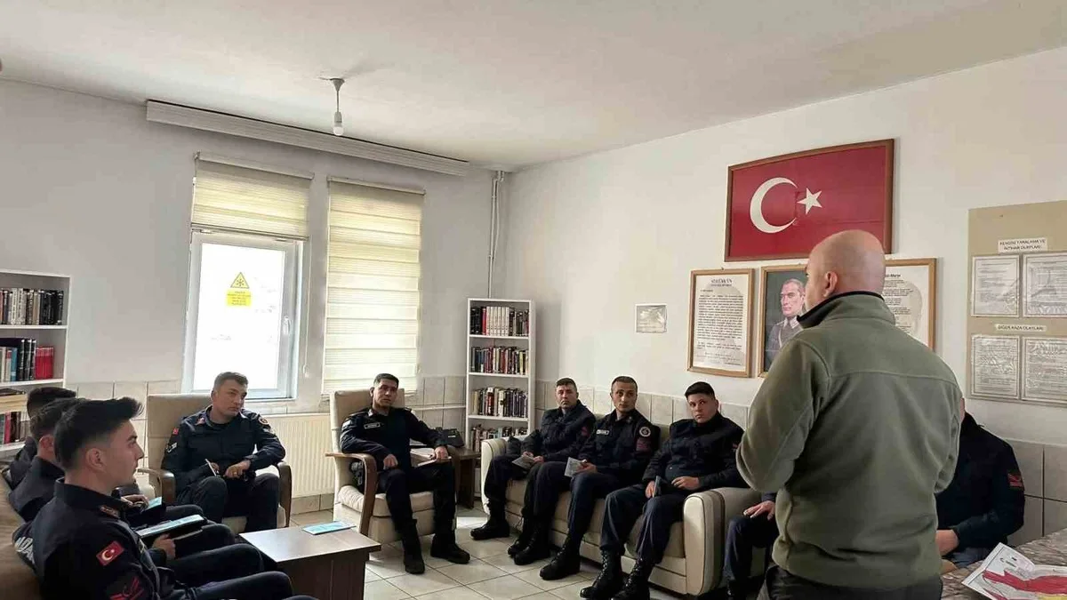 Bayburt Demirözü'nde jandarma personeline av ve doğa koruma eğitimi verildi