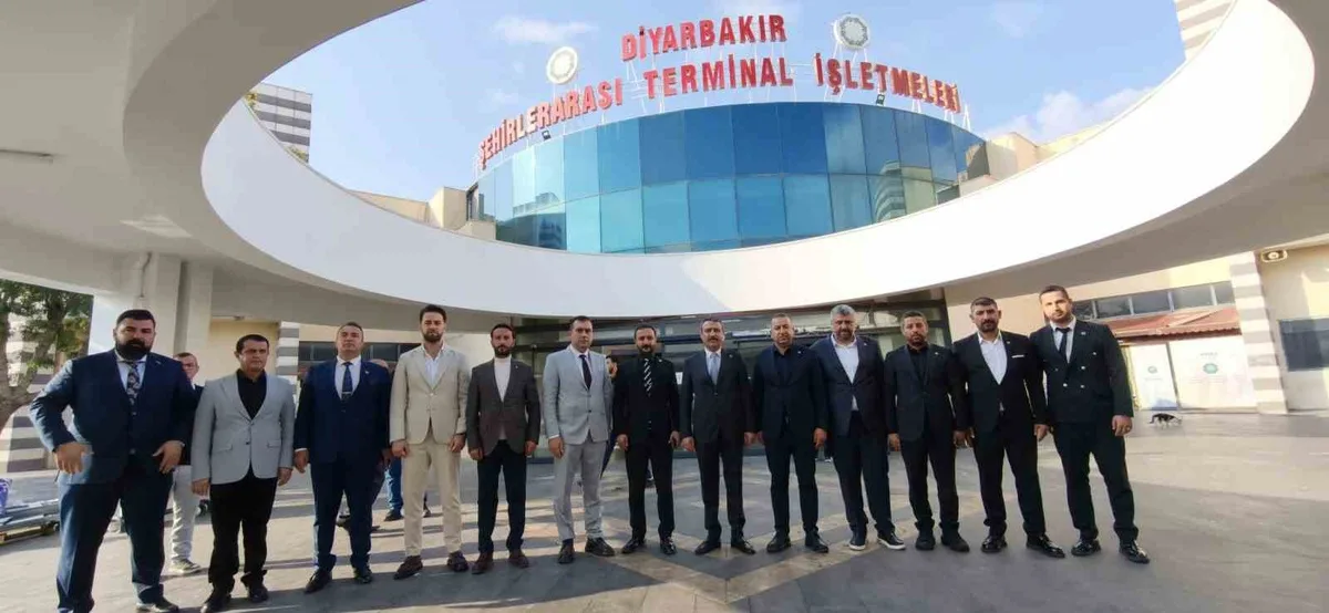 MHP Diyarbakır İl Başkanı Özcoşkun, otobüs terminalinde seyahat firmalarıyla görüştü