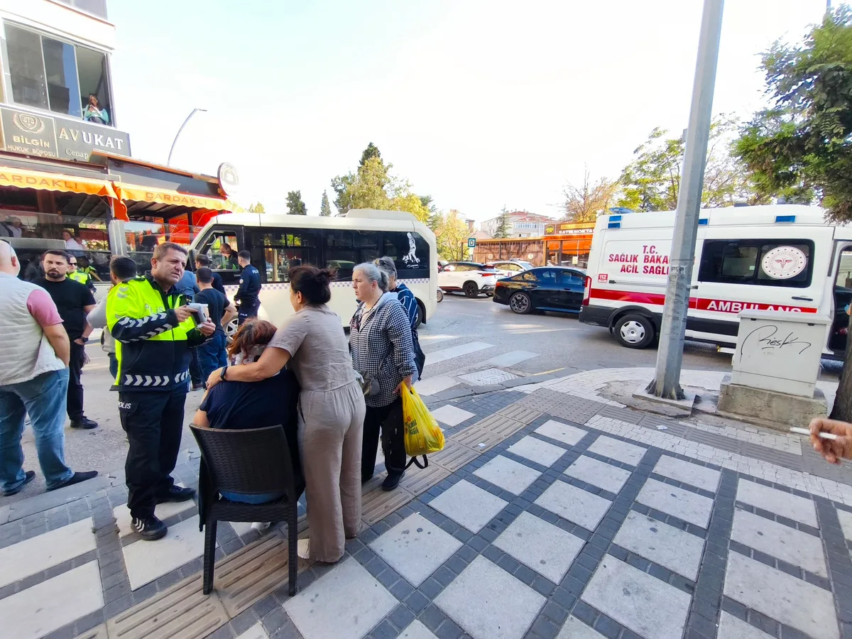 Edirne Keşan'da yolcu minibüsü 2 kadına çarptı, yaralılar hastanede tedaviye alındı