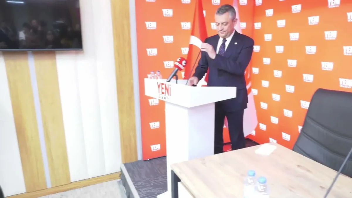Özgür Özel, Bakırköy'de 86 yaşındaki babanın gözaltına alınmasına tepki gösterdi