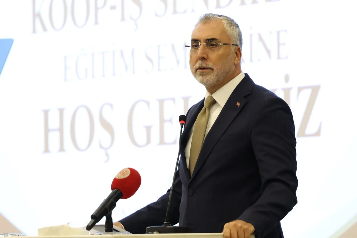 Bakan Işıkhan, 125 bini aşkın üyeli Koop-İş seminerinde işçilerle buluştu