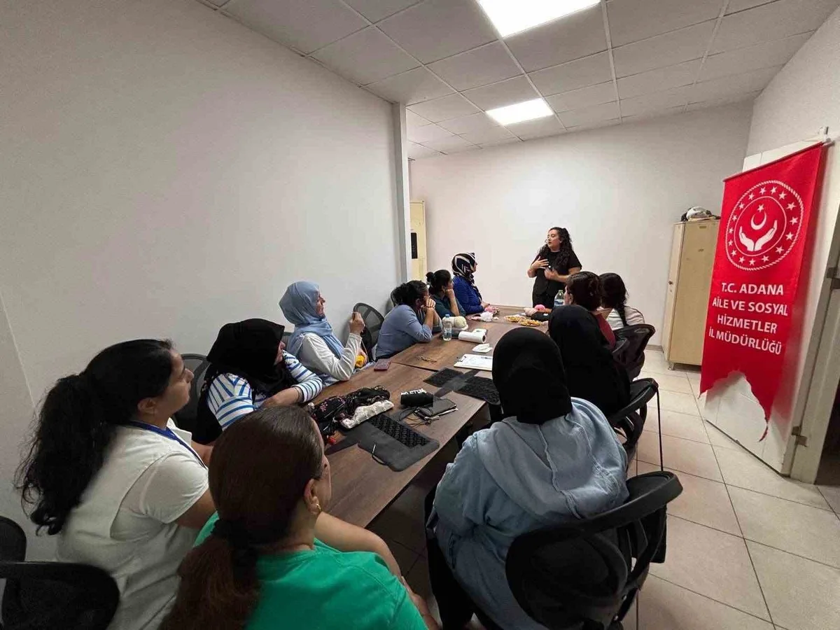 Adana'da Aile Destek Merkezi kursiyerlerine evlilik ve aile hayatı eğitimi verildi