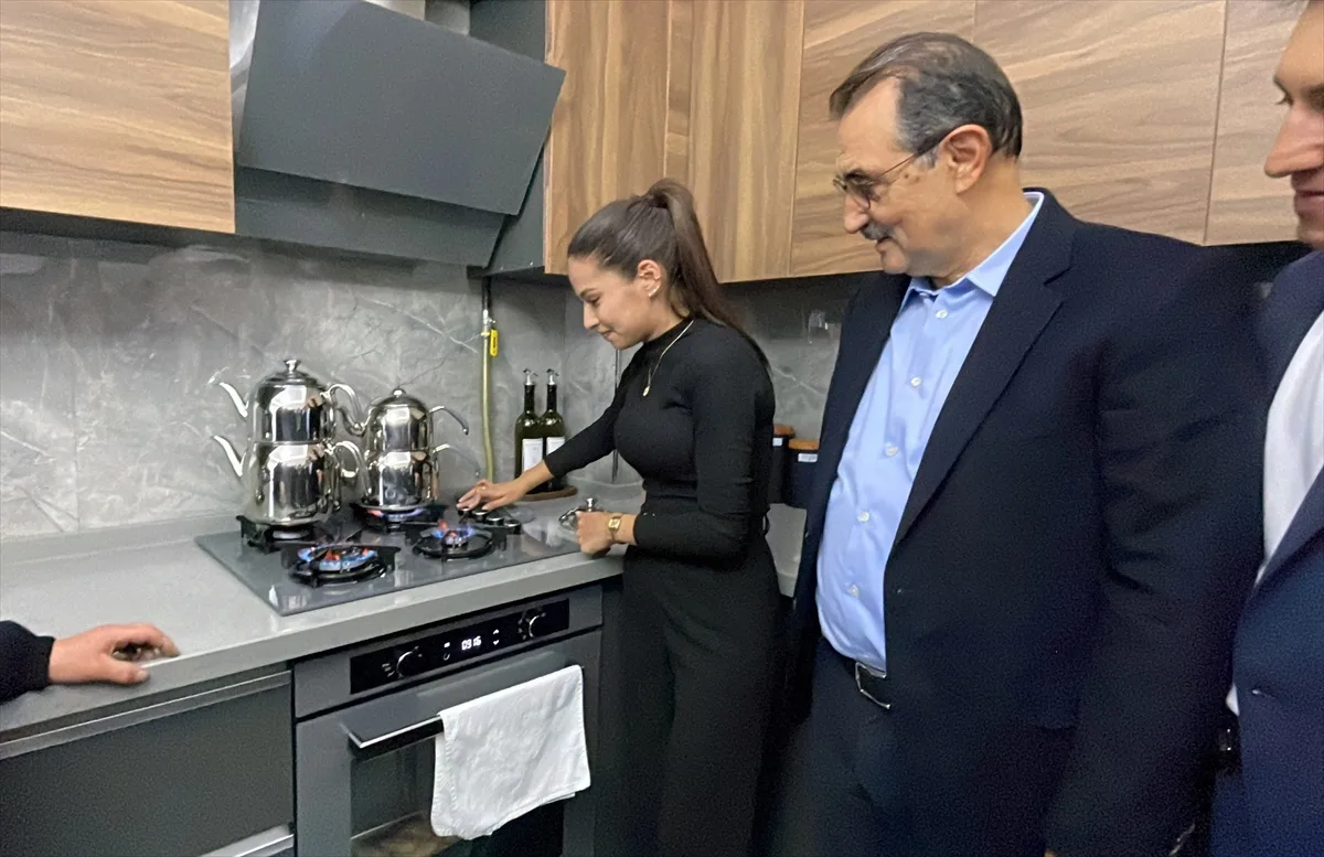 AK Parti'li Dönmez, doğal gazın Sevinç Mahallesi'ne 4 ayda ulaştığını söyledi