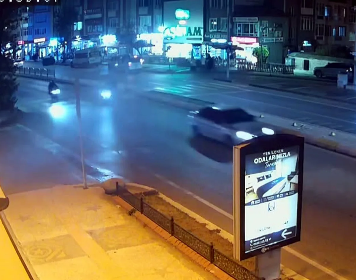 Edirne'de iki motosiklet çarpıştı, 1 kişi yaralandı, o anlar kameraya yansıdı