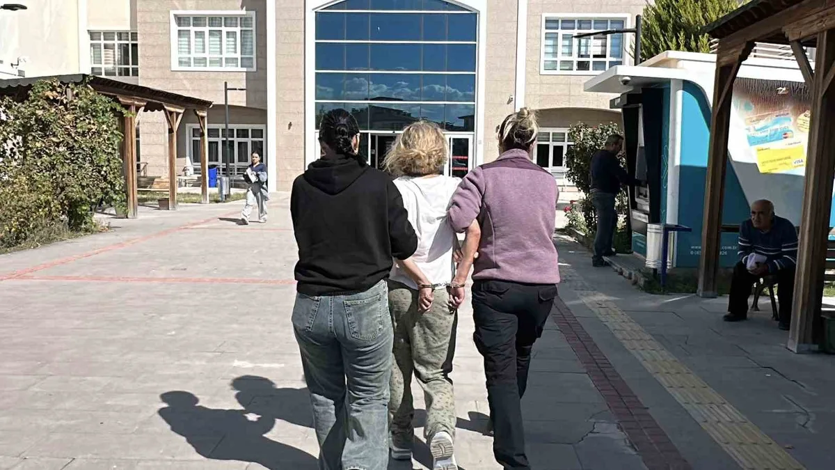Burdur'da polise tekme atmaya çalışan Ukrayna uyruklu kadın adliyeye sevk edildi