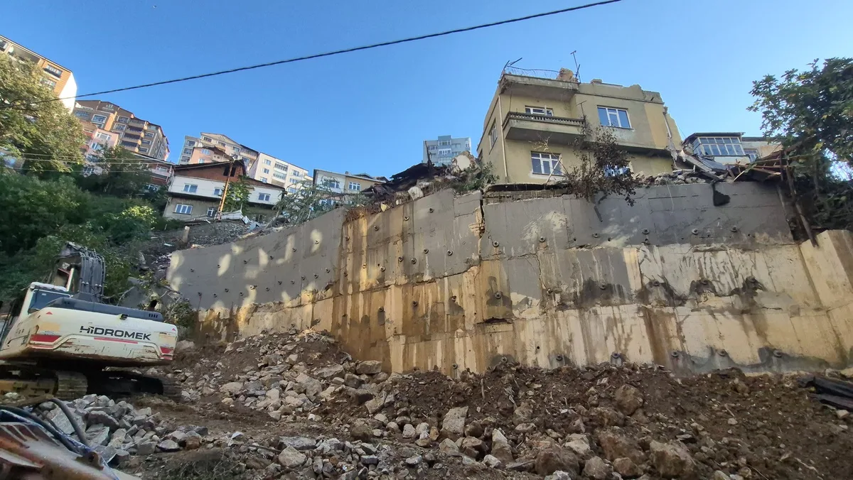 Zonguldak'ta çöken binanın çevresinde 28 daire için daha tahliye kararı verildi