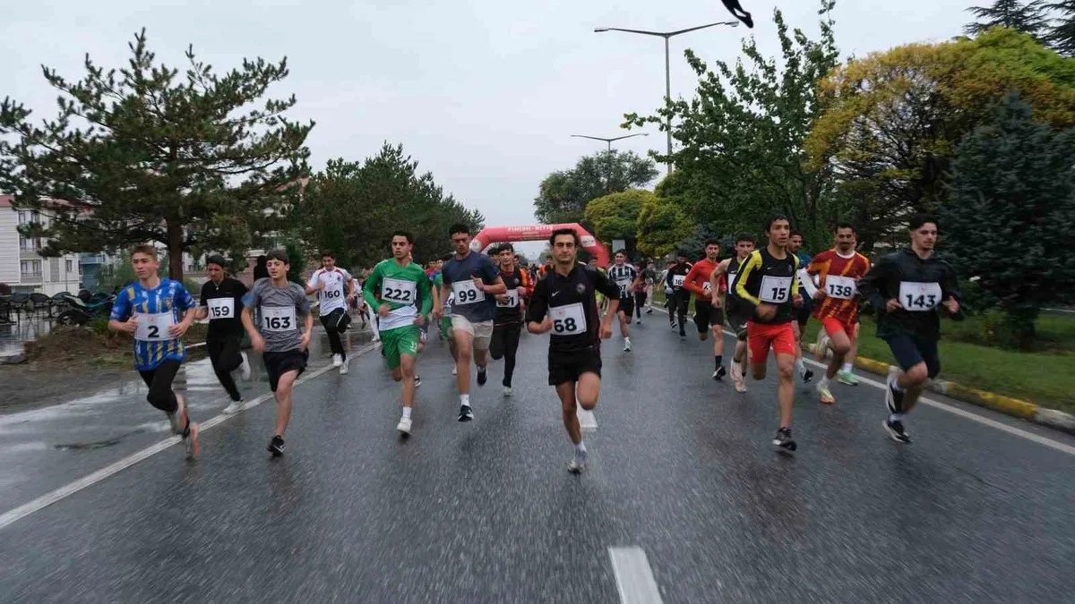 Erzincan'da düzenlenen Cumhuriyet Kupası'nda 168 sporcu mücadele etti