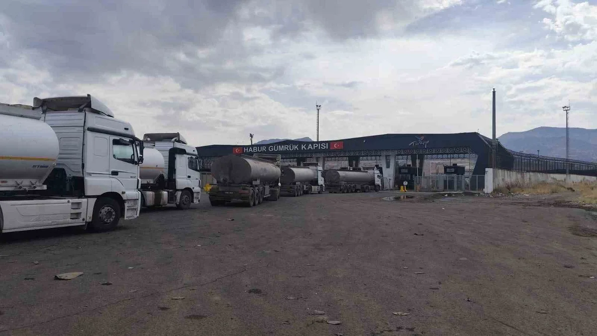 Habur'da tır şoförleri 1000 lira ödedikleri parktan çıkarılmaya tepki gösterdi