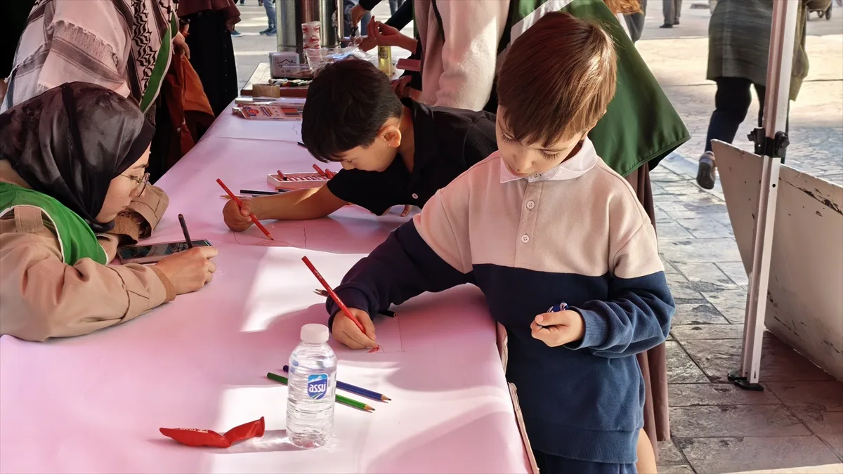 Sakarya, Bolu, Karabük ve Düzce'de çocuklar Gazze'deki çocuklar için resim çizdi