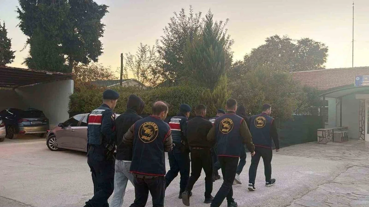 Denizli'de yaşlıları yaklaşık 4.400.000 TL dolandıran 7 şüpheli suçüstü yakalandı