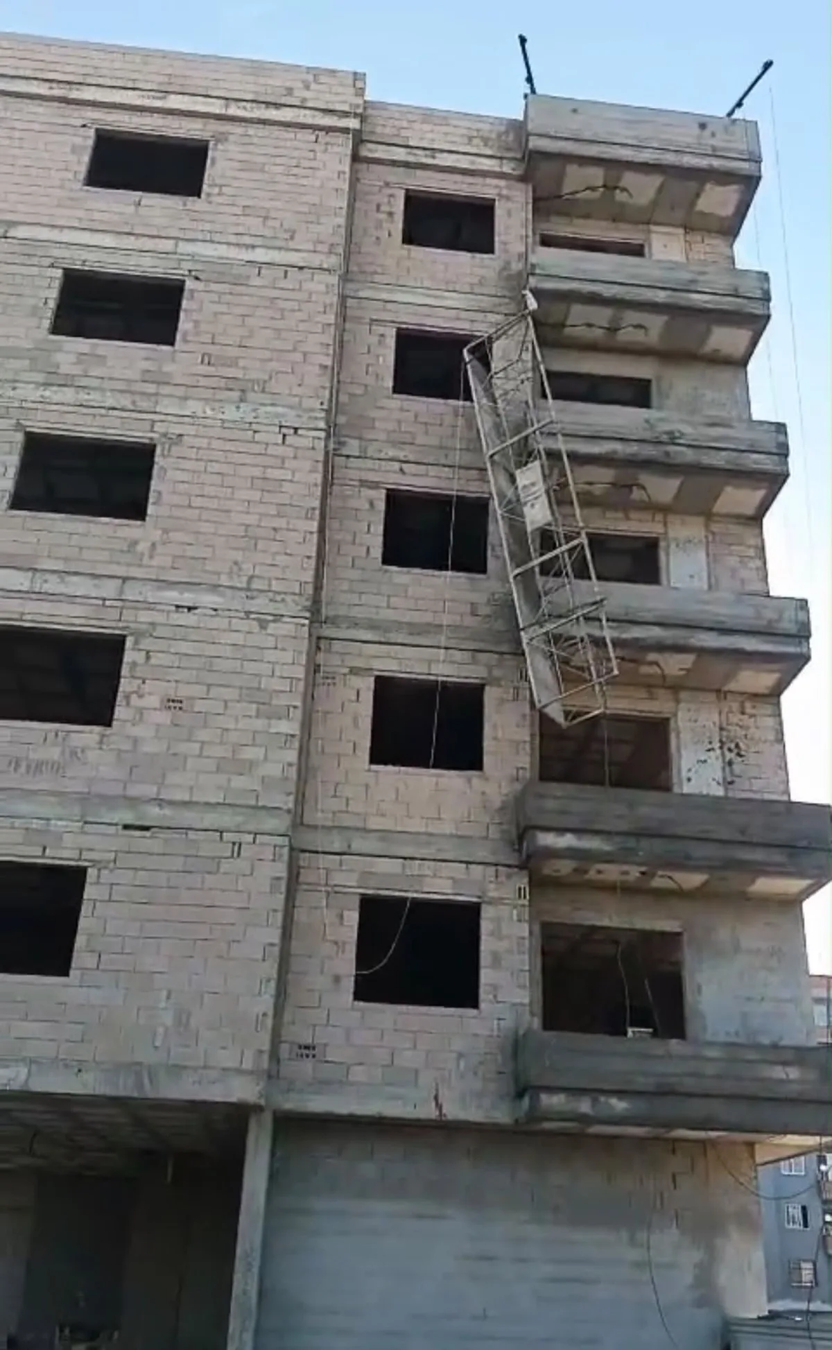Mersin Tarsus'ta iskeleden düşen 2 kardeşten Serdar Hamad öldü, ağabeyi yaralandı