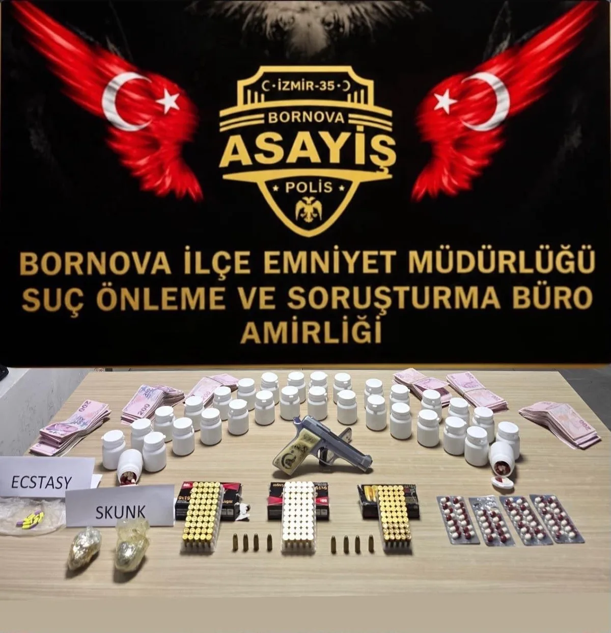 İzmir Bornova'da bir evde 1665 uyuşturucu hap ele geçirildi, 1 şüpheli gözaltına alındı