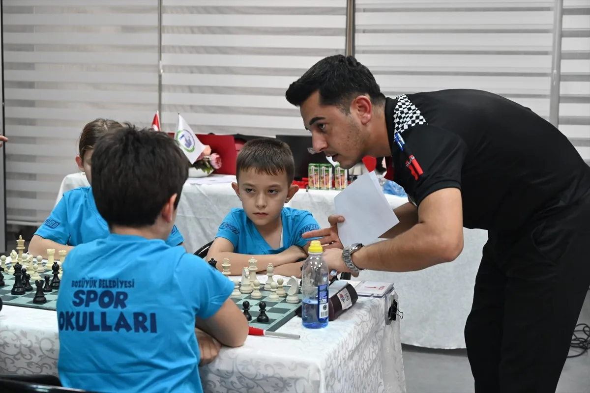 Bilecik Bozüyük'te 62 sporcunun katıldığı satranç turnuvası 5 kategoride düzenlendi