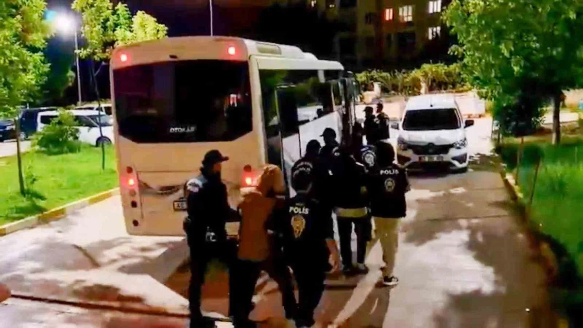 Manisa merkezli 6 ilde yasa dışı bahis operasyonunda 30 şüpheliden 28'i tutuklandı
