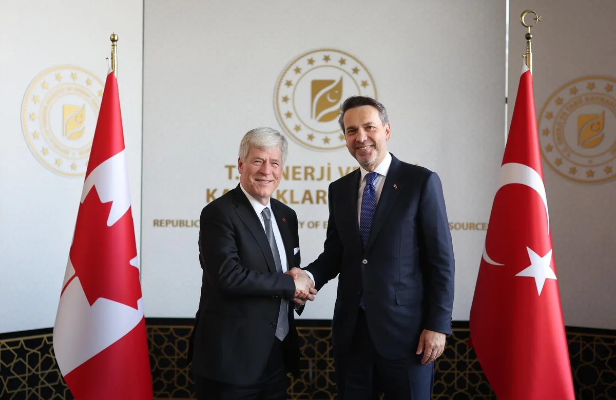 Bakan Bayraktar, Kanadalı mevkidaşı Hodgson ile enerji iş birliğini görüştü