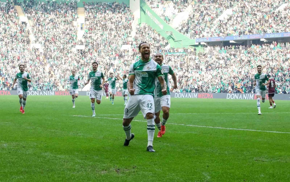 Bursaspor, Trendyol 1. Lig'in 13. haftasında Bandırmaspor'u 3-0 mağlup etti.