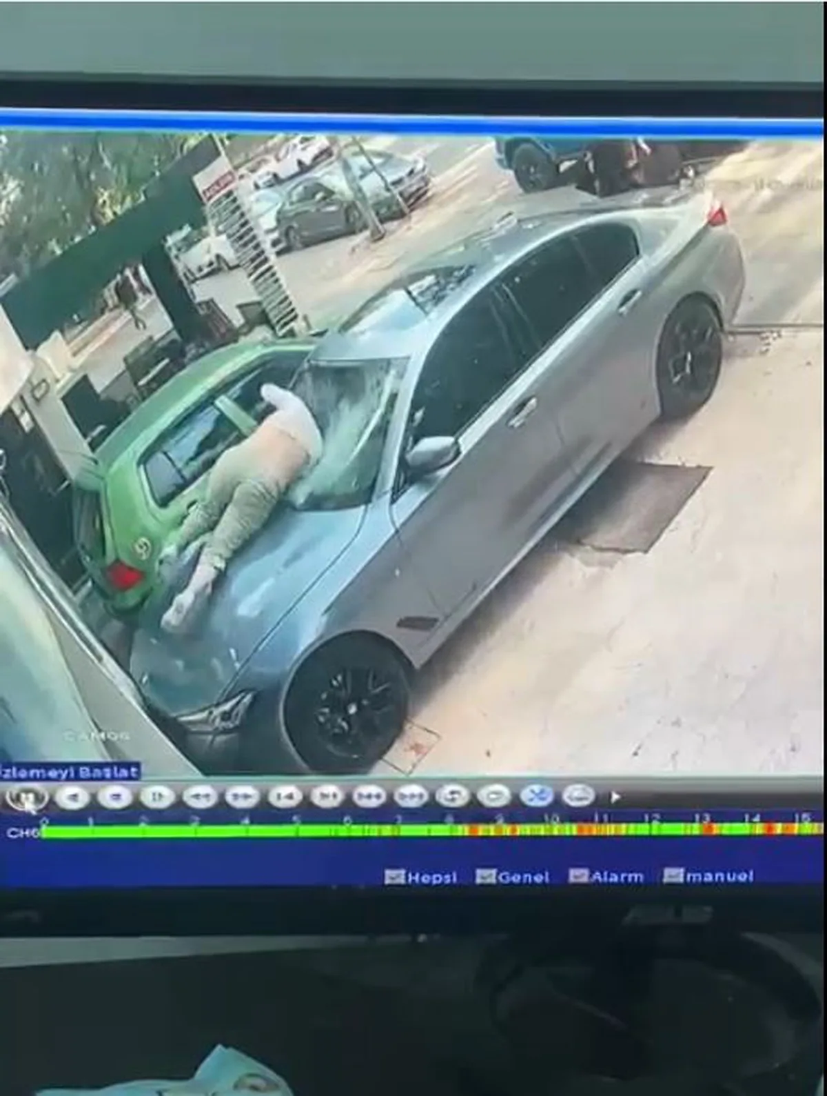 Ankara'da bir kadın, otelin 6. katından otomobilin üzerine düşüp ağır yaralandı