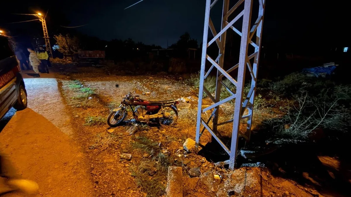 Adıyaman Gölbaşı'nda motosikletiyle elektrik direğine çarpan 28 yaşındaki sürücü öldü