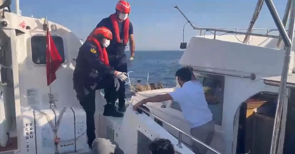 Didim açıklarında 3'ü çocuk 17 göçmen kurtarıldı, 1 kaçakçı şüphelisi yakalandı